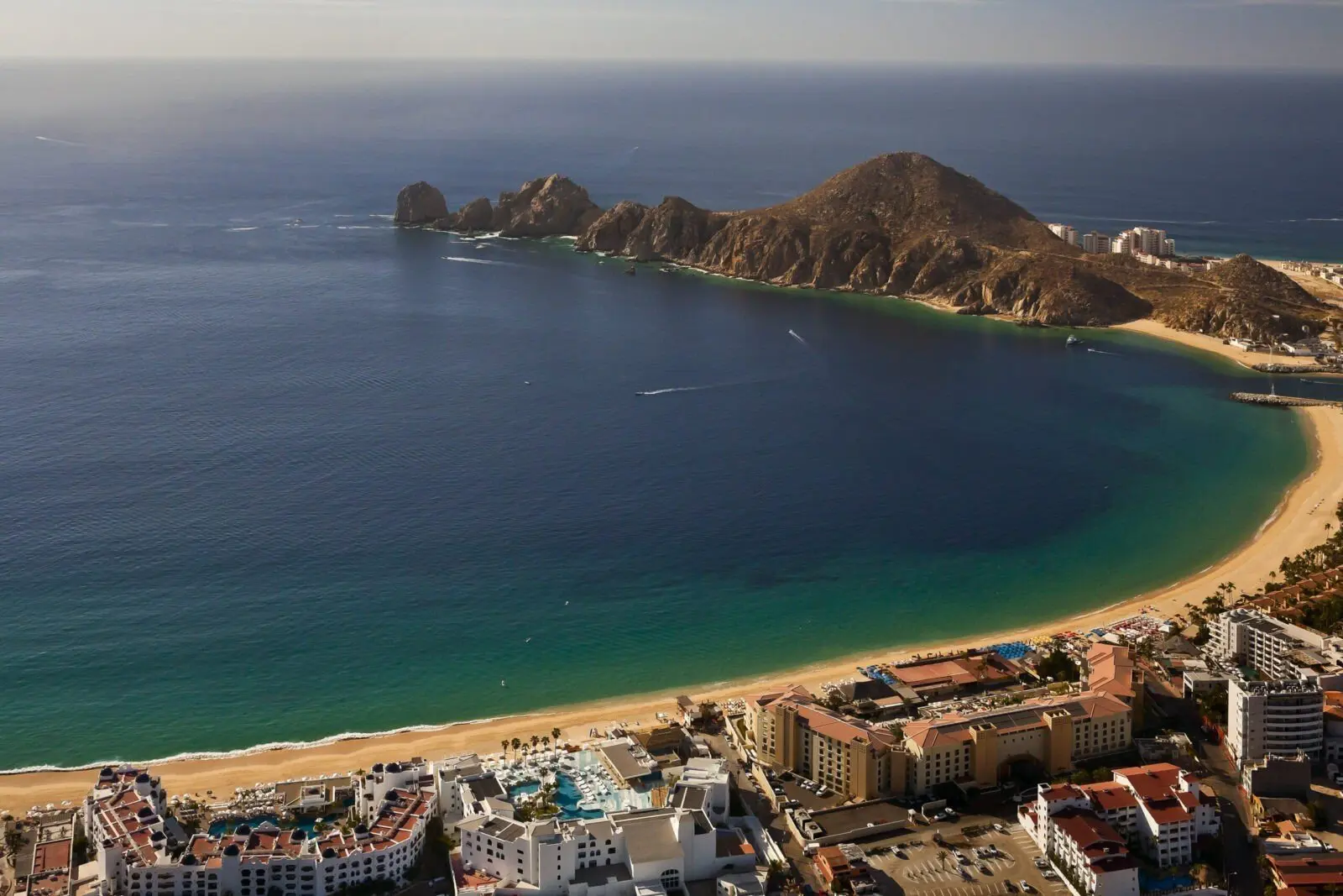 Playa y marina en Los Cabos
